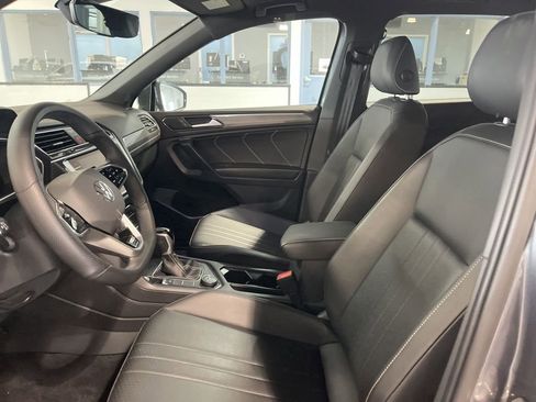 Used 2022 Volkswagen Tiguan SE R-Line image 8