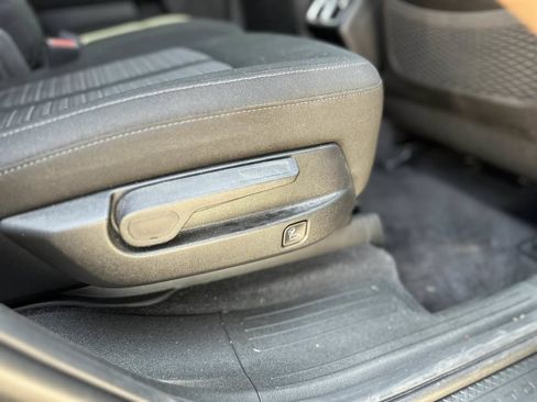 Used 2023 Kia Sorento LX FWD image 12