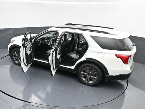 Used 2023 Ford Explorer XLT w/ Equipment Group 202A image 40