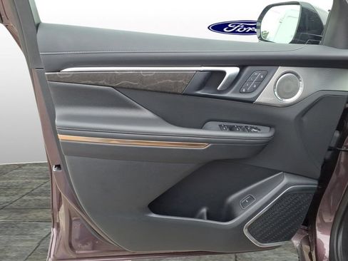 Used 2025 Buick Enclave Avenir w/ Super Cruise Package AWD/4WD image 13