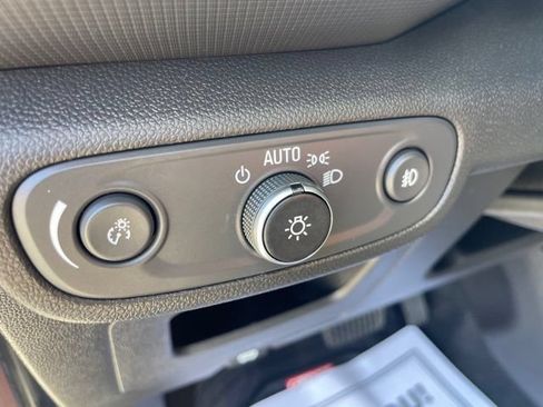 Used 2022 Chevrolet TrailBlazer LT w/ Convenience Package FWD image 16