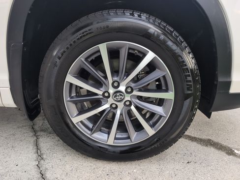 Used 2018 Toyota Highlander XLE AWD/4WD image 13