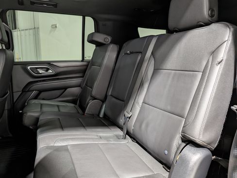 Used 2023 Chevrolet Suburban Z71 w/ Luxury Package AWD/4WD image 17