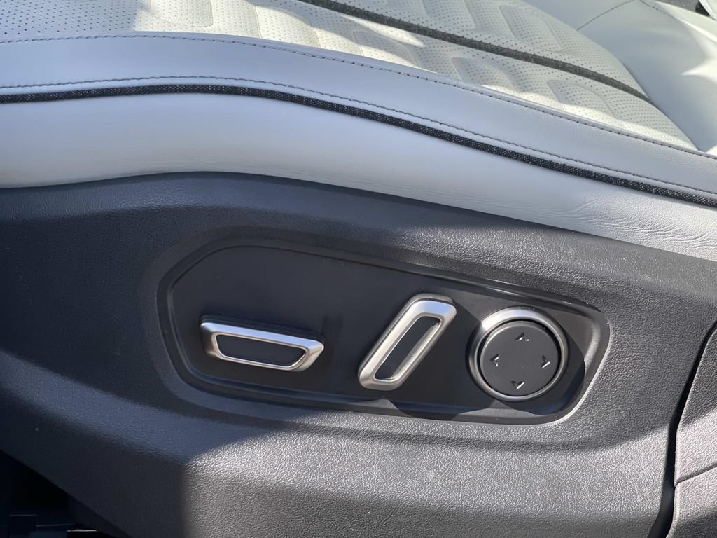 Used 2024 Rivian R1S Adventure Dual AWD/4WD image 22