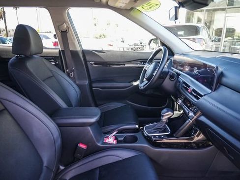 Certified 2025 Kia Seltos EX FWD image 17