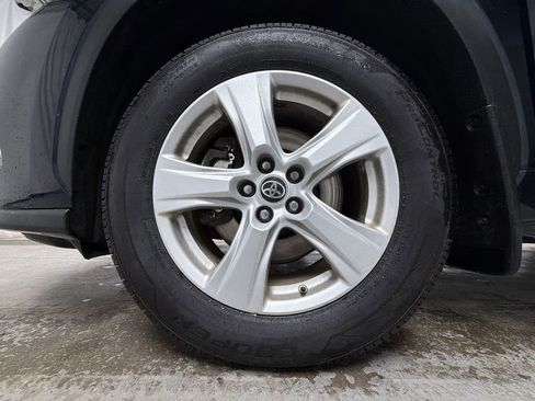 Used 2021 Toyota Highlander LE image 15