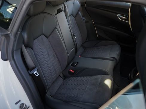 Used 2022 Audi e-tron GT Premium Plus image 25