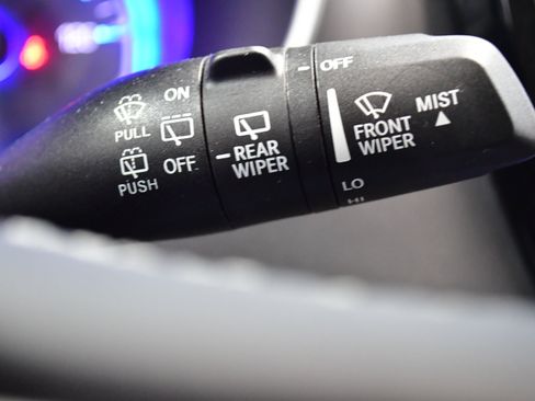 Used 2023 Chrysler Pacifica Touring-L FWD image 24