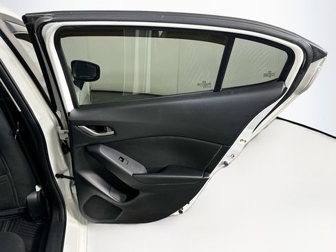 Used 2016 MAZDA MAZDA3 i Sport FWD image 27