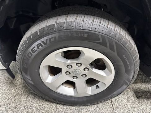 Used 2020 RAM 1500 Big Horn AWD/4WD image 3
