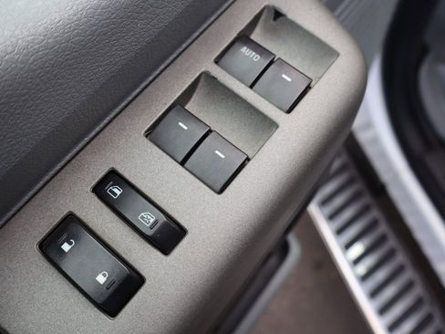 Used 2011 Ford F250 XLT w/ XLT Premium Pkg image 28