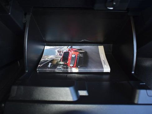 Used 2017 Jeep Renegade Limited image 42