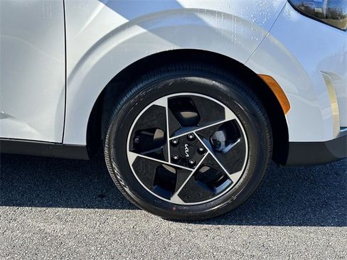 Used 2025 Kia Soul EX image 13