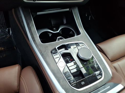 Used 2023 BMW X7 xDrive40i w/ Premium Package image 10