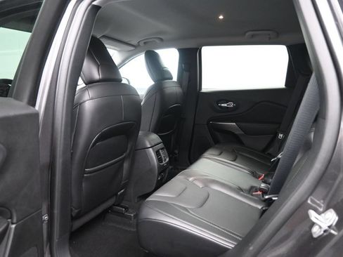 Used 2021 Jeep Cherokee Latitude Lux w/ Comfort/Convenience Group AWD/4WD image 28