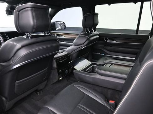 Used 2023 Jeep Grand Wagoneer Series II AWD/4WD image 19