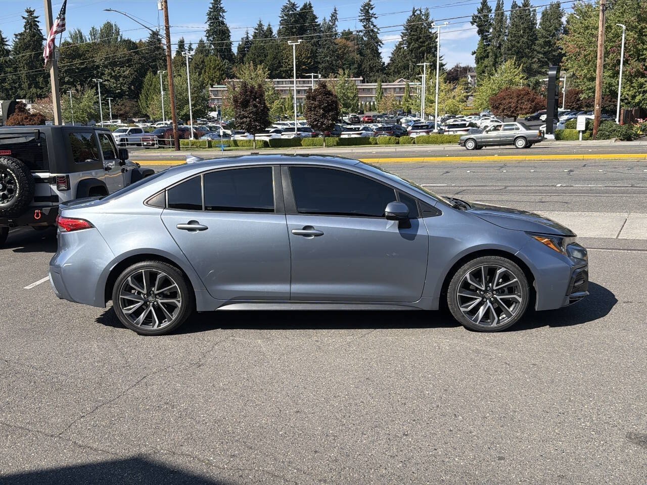 Used 2020 Toyota Corolla XSE FWD image 9