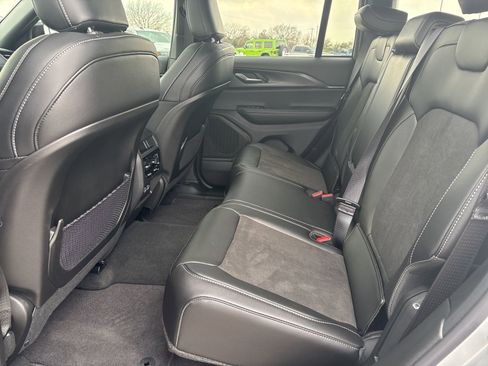 New 2025 Jeep Grand Cherokee Altitude image 13