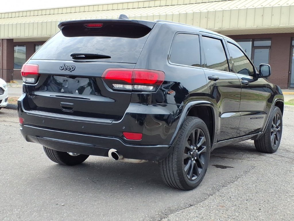 Used 2019 Jeep Grand Cherokee Altitude AWD/4WD image 5