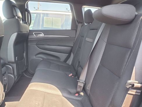 Used 2020 Jeep Grand Cherokee Laredo AWD/4WD image 24