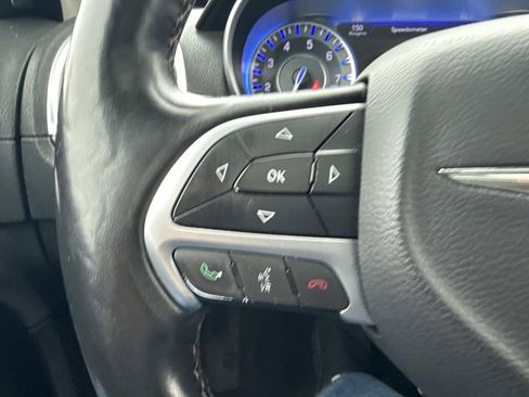 Used 2016 Chrysler 300 C image 30
