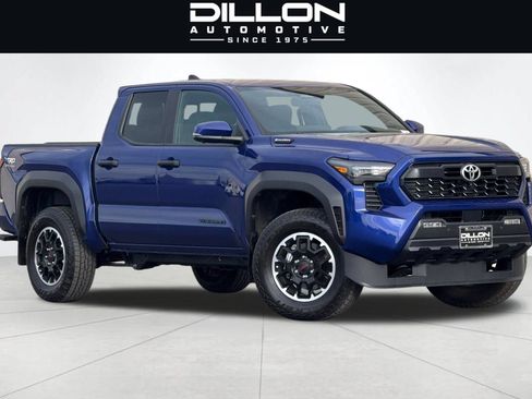 Used 2025 Toyota Tacoma TRD Off-Road w/ TRD Off Road Premium Package AWD/4WD image 2