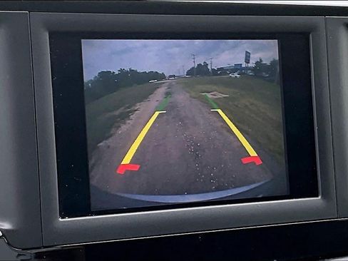 Used 2018 Chrysler Pacifica Touring-L FWD image 20