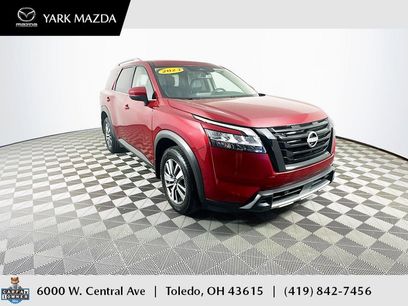 Used 2023 Nissan Pathfinder SL w/ Black Appearance Package