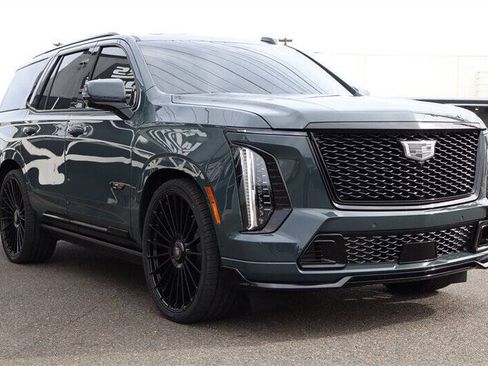 Used 2026 Cadillac Escalade V w/ LPO, ONYX Package AWD/4WD image 7