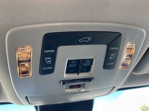 Used 2022 Toyota Sienna XLE image 22