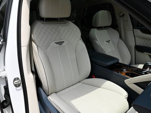 Used 2023 Bentley Bentayga AWD/4WD image 64
