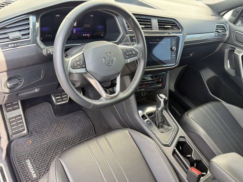 Used 2023 Volkswagen Tiguan SE R-Line image 4