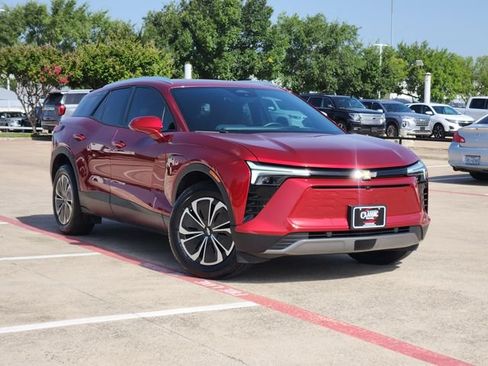 Used 2024 Chevrolet Blazer EV LT AWD/4WD image 2