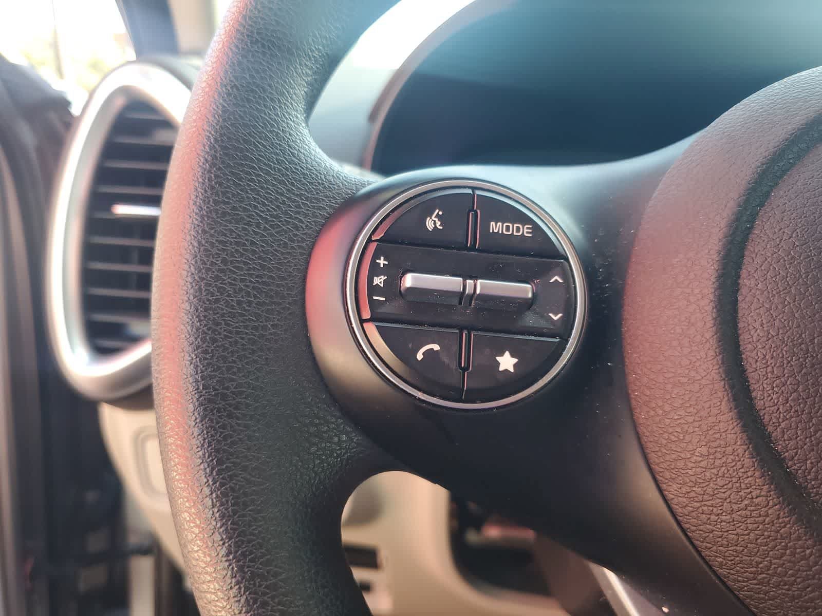 Used 2025 Kia Soul LX w/ LX Technology Package FWD image 20