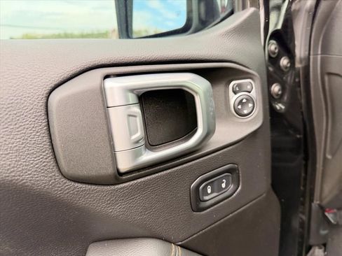 Used 2022 Jeep Gladiator Overland AWD/4WD image 37