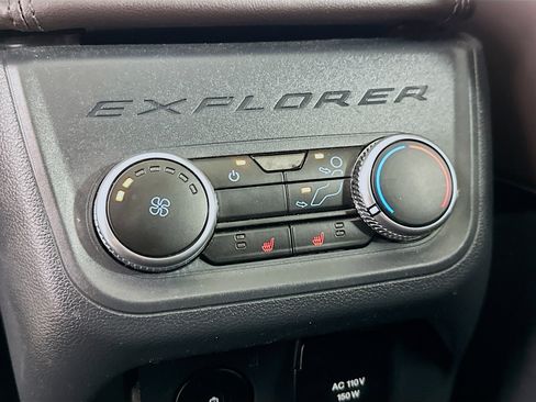 Used 2025 Ford Explorer Platinum w/ LUX Leather Package image 28