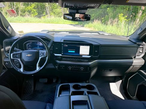 Used 2024 Chevrolet Silverado 2500 LT AWD/4WD image 21
