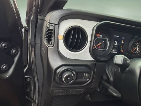 Used 2024 Jeep Wrangler Unlimited Sport AWD/4WD image 21