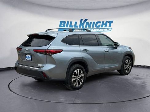 Used 2022 Toyota Highlander XLE AWD/4WD image 5