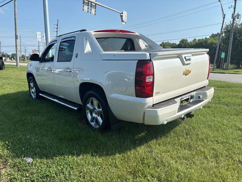 Used 2013 Chevrolet Avalanche LTZ image 5