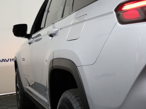 New 2025 Jeep Grand Cherokee L Limited image 11