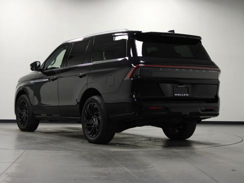 Used 2025 Lincoln Navigator Reserve AWD/4WD image 6