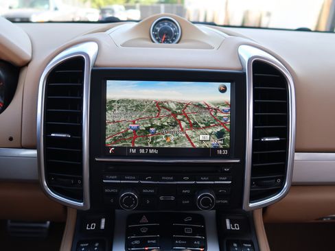 Used 2014 Porsche Cayenne GTS AWD/4WD image 16