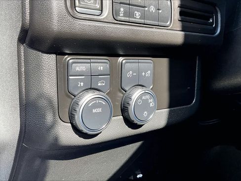 Used 2024 Chevrolet Tahoe LT w/ LT Signature Plus Package AWD/4WD image 32