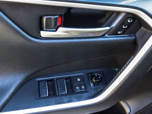 Used 2020 Toyota RAV4 Limited image 38