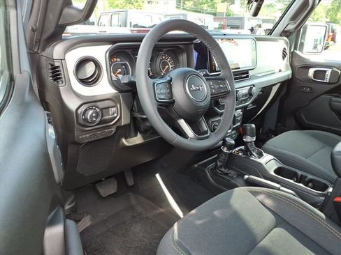 Used 2026 Jeep Gladiator Sport AWD/4WD image 15
