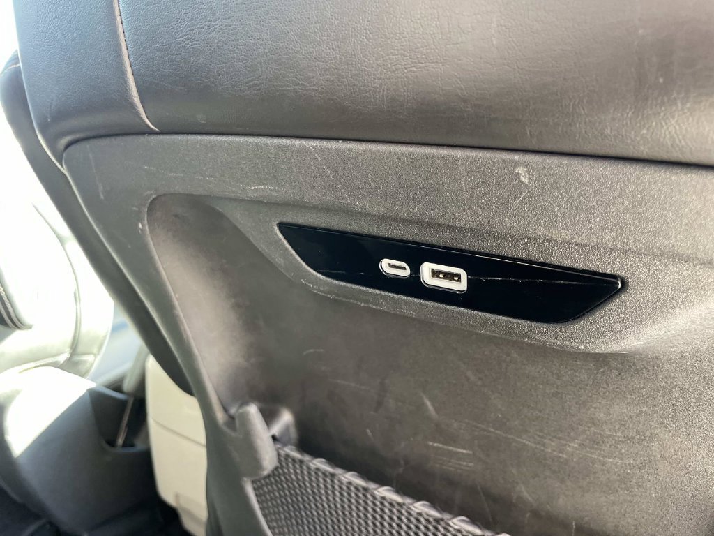 Used 2024 Chrysler Pacifica Touring-L FWD image 12