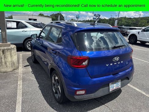 Used 2023 Hyundai Venue SEL w/ Cargo Package FWD image 4