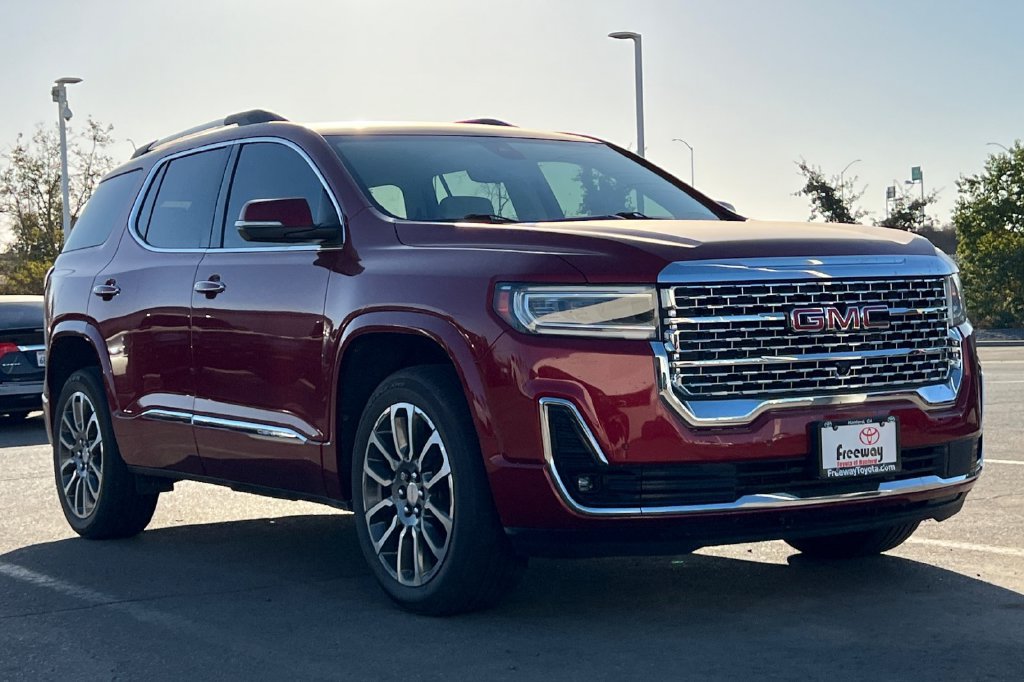 Used 2021 GMC Acadia Denali w/ Denali Technology Package FWD image 2