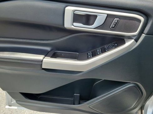 Certified 2023 Ford Explorer XLT RWD image 18